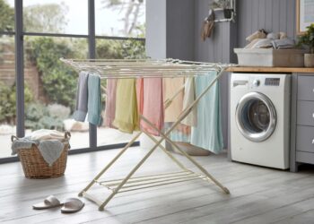 Roupa com cheiro a humidade? Como evitar e eliminar o problema nos dias de chuva