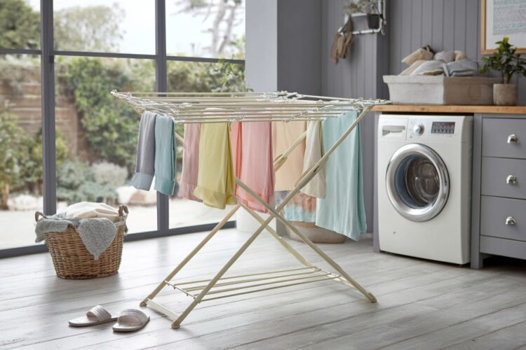 Roupa com cheiro a humidade? Como evitar e eliminar o problema nos dias de chuva