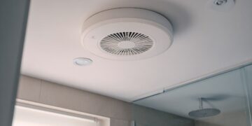 Ventilação da casa de banho: o erro comum que aumenta a humidade e a fatura da eletricidade