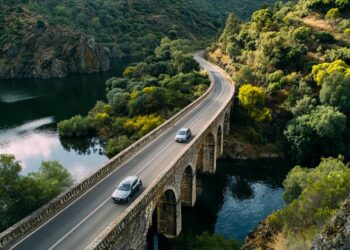 É mesmo proibido ultrapassar em pontes e viadutos? Conheça as regras e evite multas pesadas