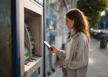 Esqueceu-se da carteira? O Multibanco permite levantar dinheiro sem cartão