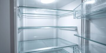 Frigorífico com cheiro? Pode ser esta peça que quase ninguém limpa