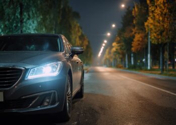 Circular com uma luz fundida dá multa? O que diz o Código da Estrada