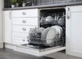 Limpar a máquina de lavar louça: o local onde a sujidade se esconde e entope o aparelho