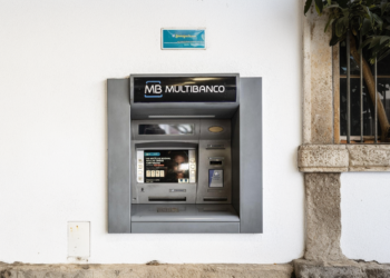 Vai ao Multibanco levantar dinheiro? Nunca use terminais com estes 2 sinais visíveis