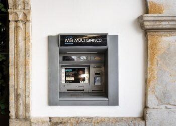 Nova burla: o método usado para copiar cartões em caixas Multibanco isoladas