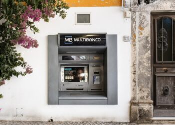 Cinco serviços menos conhecidos que pode pagar no Multibanco - e que lhe poupam tempo