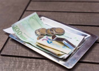 Gorjetas em Portugal pagam imposto? O que diz a lei