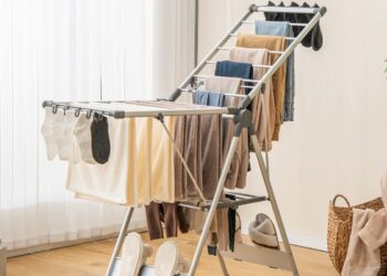 Secar a roupa no inverno dentro de casa: o limite de humidade que não deve ultrapassar