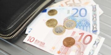 Presentes em dinheiro podem pagar imposto? As regras essenciais e as coimas a evitar