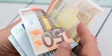 Presentes em dinheiro pagam imposto? As regras que convém conhecer para evitar coimas