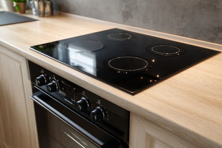 O erro que está a riscar a placa de indução sem dar conta