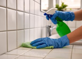 Produto caseiro de limpeza: a receita de 1 euro que substitui 5 produtos de supermercado