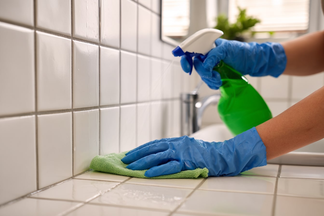Produto caseiro de limpeza: a receita de 1 euro que substitui 5 produtos de supermercado