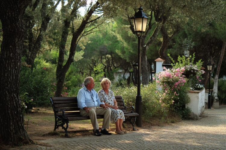 Reformados britânicos estão a escolher Portugal em vez de Espanha: o que explica esta mudança