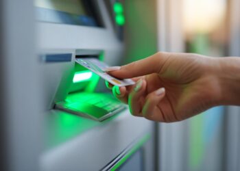 Esqueceu o cartão no Multibanco? Saiba o que fazer de imediato