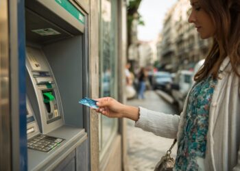 Levantou uma nota suspeita no Multibanco? Saiba como agir de imediato