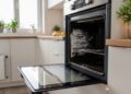 Forno muito sujo? O método com bicarbonato que facilita a limpeza