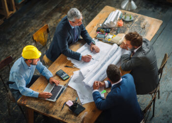 Ganhar mais de 2.000 euros sem licenciatura: as profissões técnicas que estão a crescer em Portugal