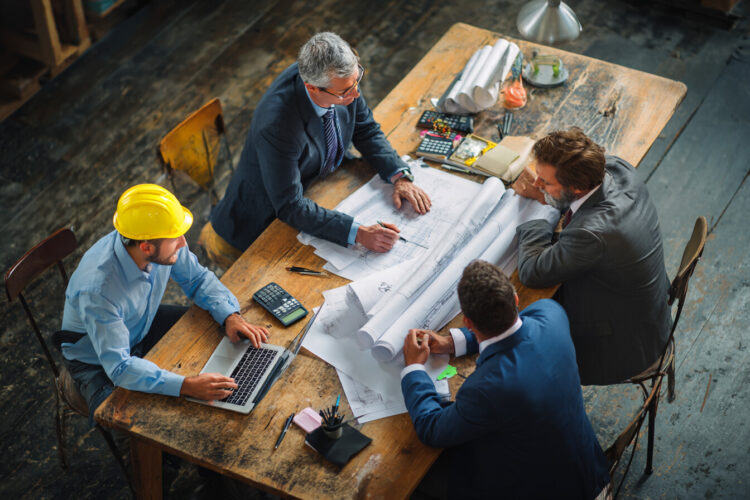 Ganhar mais de 2.000 euros sem licenciatura: as profissões técnicas que estão a crescer em Portugal