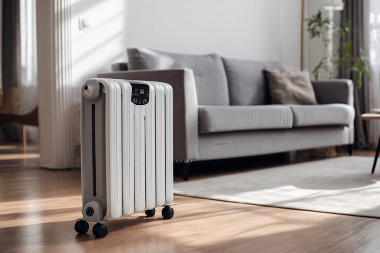 Ar condicionado ou aquecedor a óleo: qual é o mais barato para aquecer a casa?