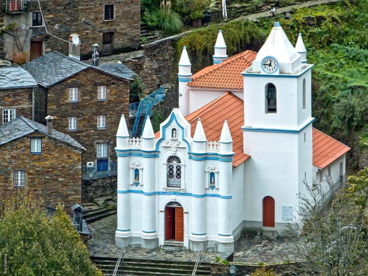 Igreja Matriz de Piõdão: uma das mais invulgares de Portugal
