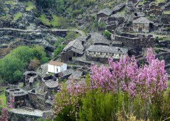 Drave: uma maravilhosa aldeia abandonada para descobrir na Serra da Freita