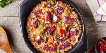 Aprenda os truques para um arroz de polvo malandrinho: polvo tenro, arroz carolino no ponto certo e caldo rico, ligado e cheio de sabor.