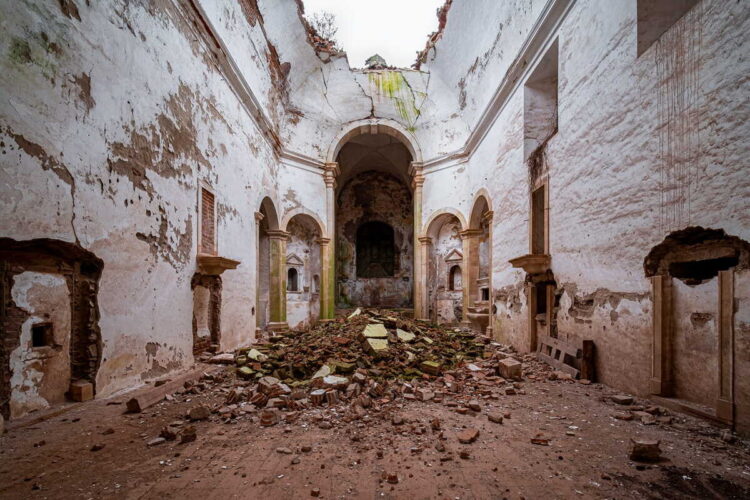 Convento de Monfurado: abandonado e em ruínas, no Alentejo