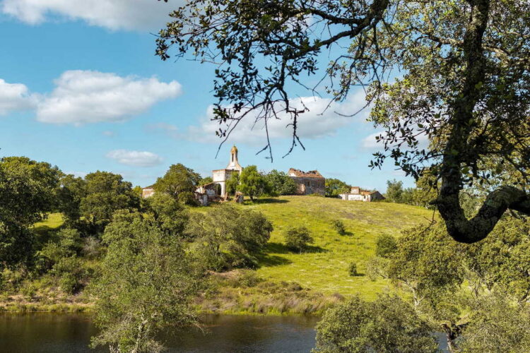 Safira: uma preciosa aldeia abandonada no Alentejo