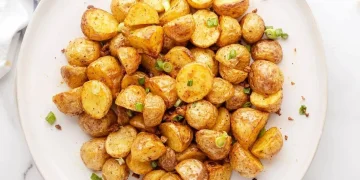 Batatas rústicas assadas no forno: crocantes por fora, cremosas por dentro