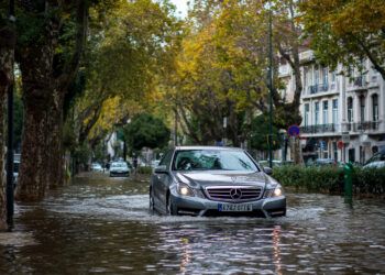 Cheias rápidas: o que fazer se for apanhado ao volante por uma inundação súbita