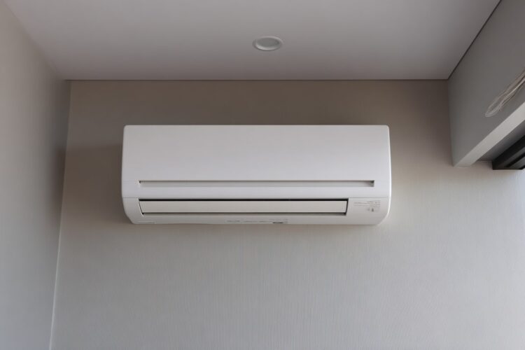 Ar condicionado ou desumidificador: o que resulta melhor no inverno?