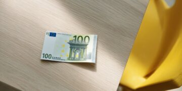 Enviou dinheiro para a pessoa errada? O que fazer numa transferência bancária