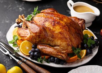 Truques e dicas para fazer um frango no forno bem suculento