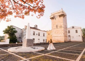 Um castelo de mármore branco único em Portugal