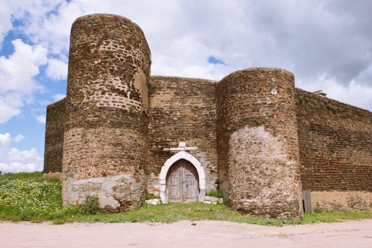 Castelo de Veiros: esquecido, abandonado e em mãos de privados, no Alentejo