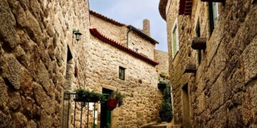 Gondramaz: a aldeia de xisto que renasceu das cinzas na Serra da Lousã