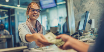 Contas bancárias: 3 operações comuns que desencadeiam verificações pelo seu banco