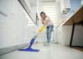 O erro comum ao lavar o chão da cozinha e como fazê-lo na perfeição