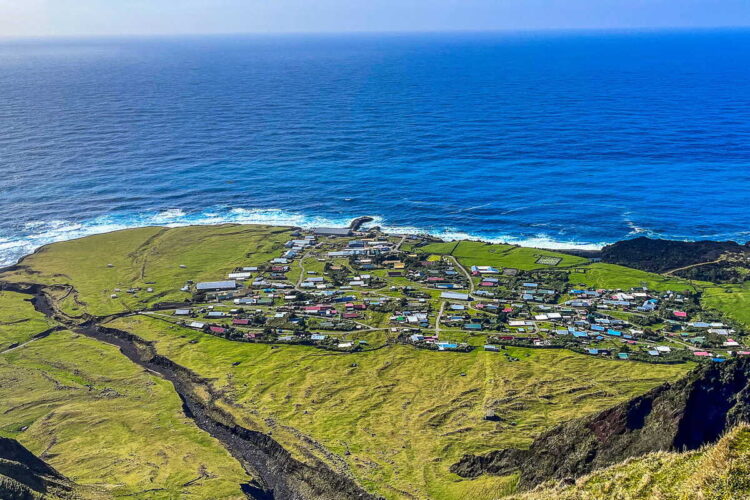 A ilha mais isolada do mundo foi descoberta por um português