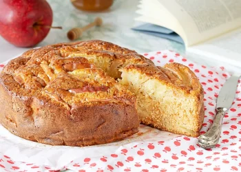 Truques e segredos para fazer um bolo de maçã bem fofinho