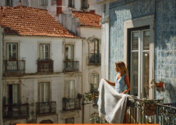 Sacudir tapetes à janela pode dar multa? Depende do concelho