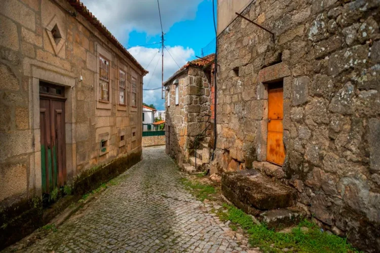 Fataunços: a aldeia esquecida do Centro de Portugal que o tempo (quase) não tocou