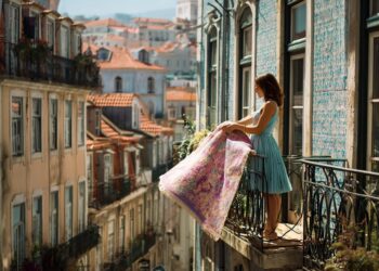 Sacudir tapetes à janela pode dar multa? Depende do concelho