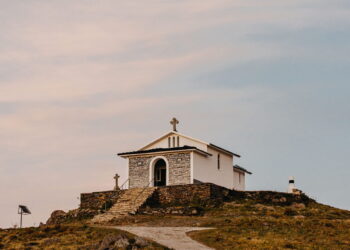 Na Serra do Açor, a Aldeia das Dez está nas Aldeias do Xisto mas é feita de granito - e isso diz tudo