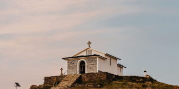 Na Serra do Açor, a Aldeia das Dez está nas Aldeias do Xisto mas é feita de granito - e isso diz tudo