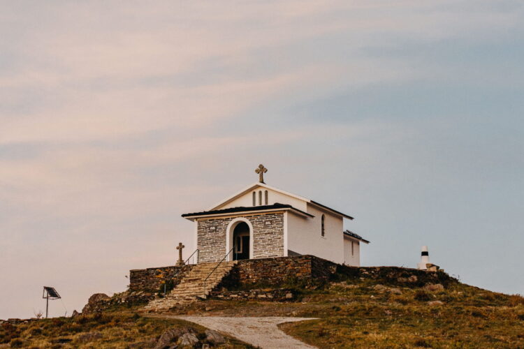 Na Serra do Açor, a Aldeia das Dez está nas Aldeias do Xisto mas é feita de granito - e isso diz tudo