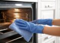 Limpar o forno sem esforço: 3 métodos que realmente funcionam