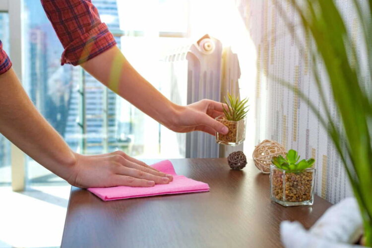 Como limpar o pó de forma eficaz - a ordem certa e os locais que toda a gente esquece